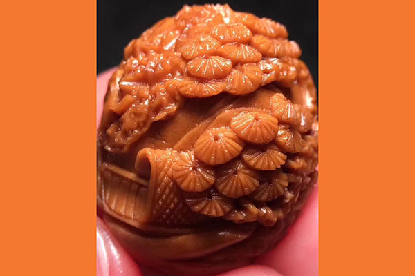 如何挑选核雕精品
