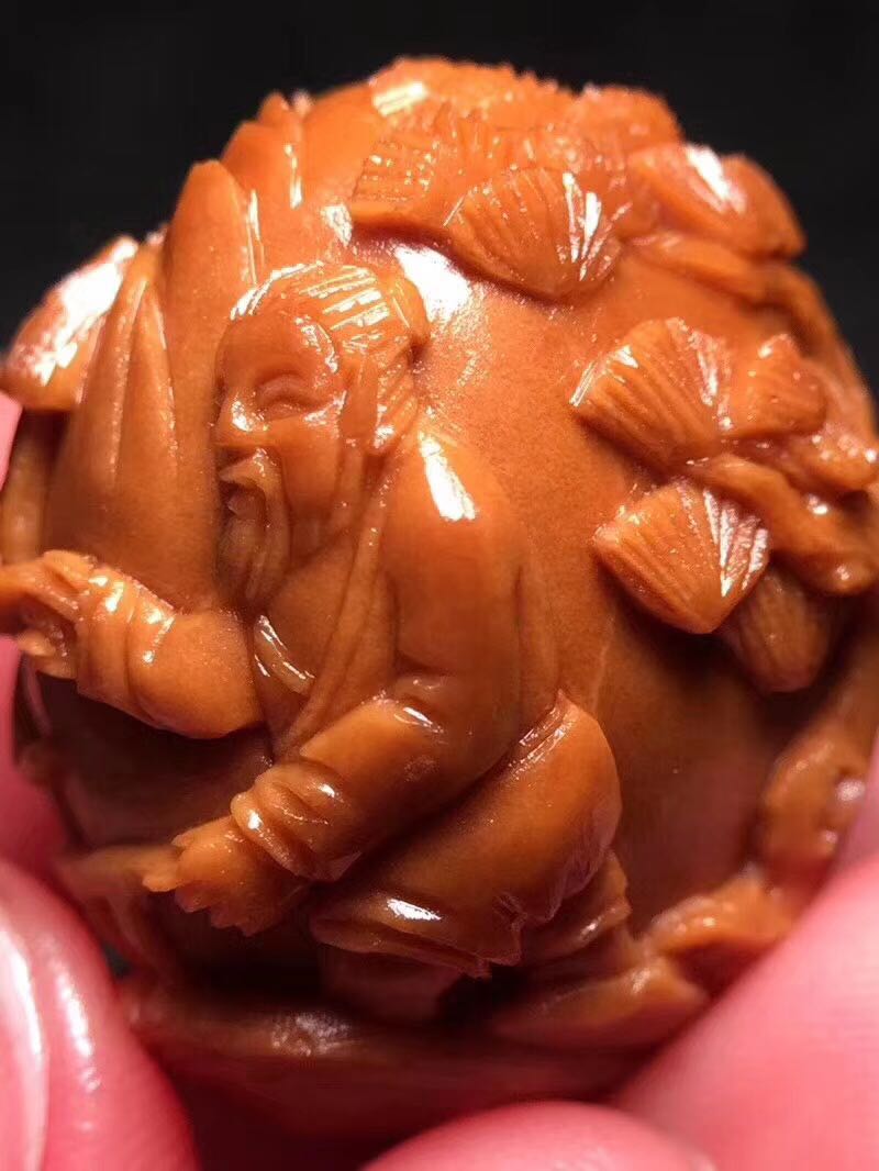 如何挑选核雕精品