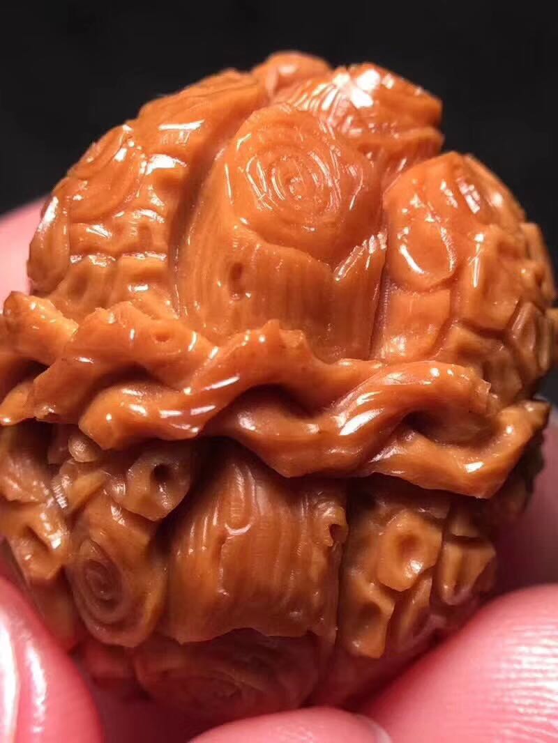 如何挑选核雕精品